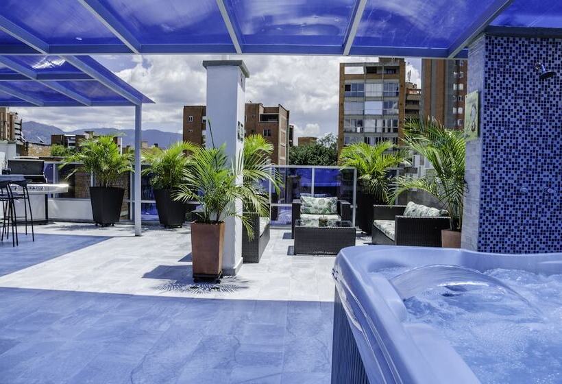 Отель Laureles Plaza