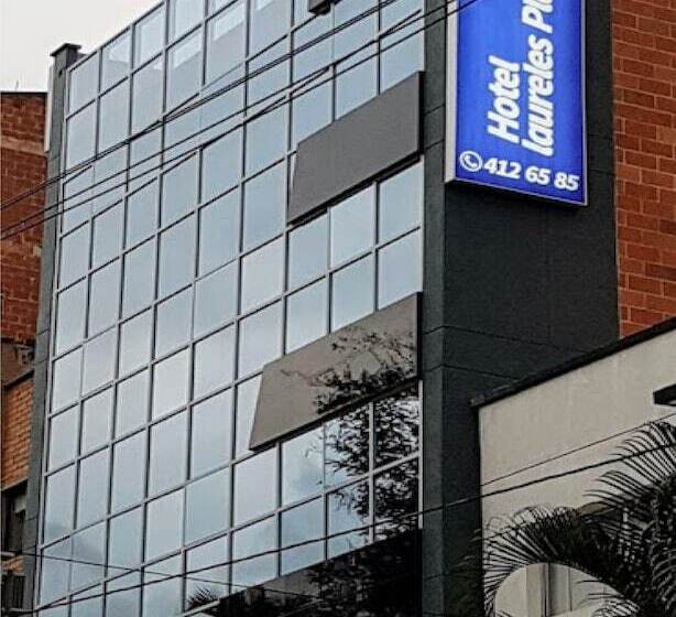 Отель Laureles Plaza