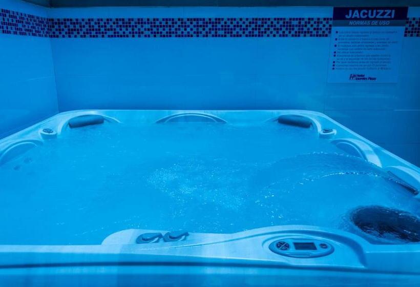 Отель Laureles Plaza