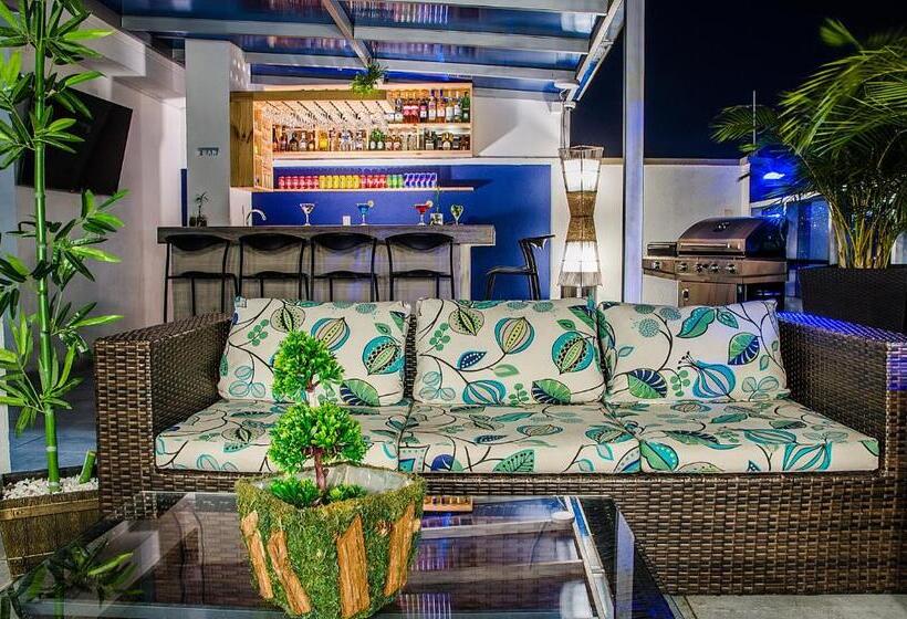 هتل Laureles Plaza