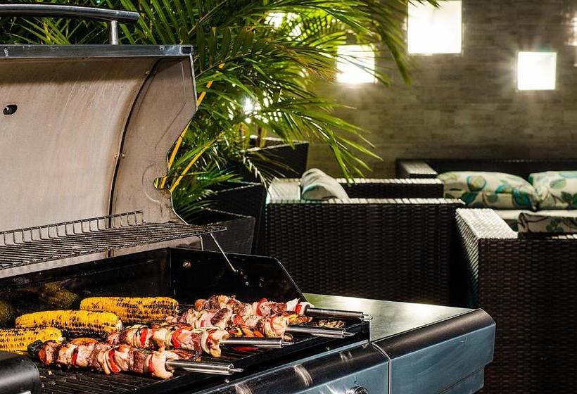 Отель Laureles Plaza