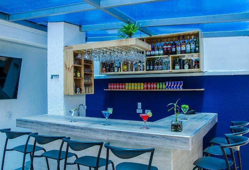 Отель Laureles Plaza