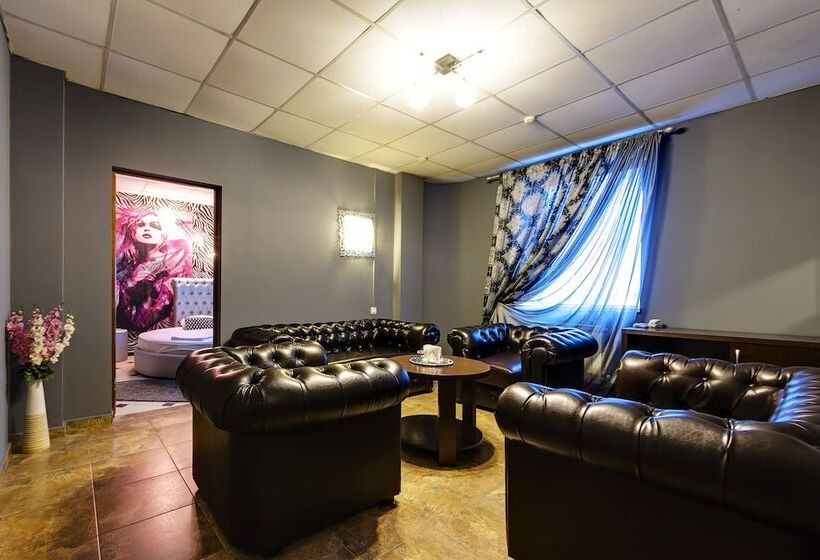 호텔 Marton Turgeneva