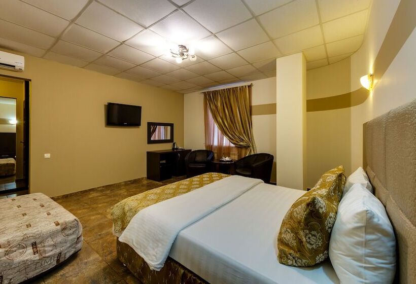 호텔 Marton Turgeneva