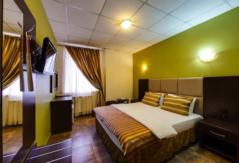 호텔 Marton Turgeneva