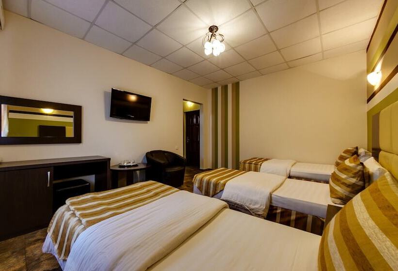 호텔 Marton Turgeneva