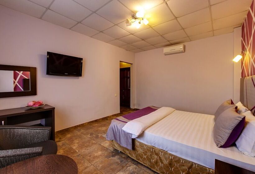 호텔 Marton Turgeneva