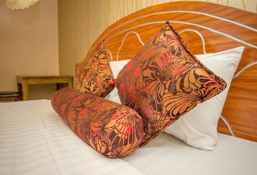 هتل Mukono Resort