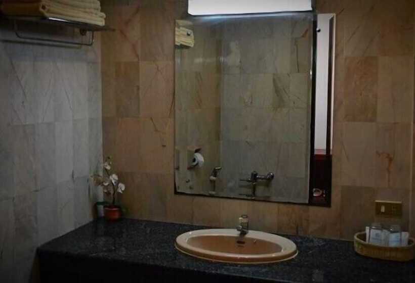 בית מלון כפרי Nattirat Grand