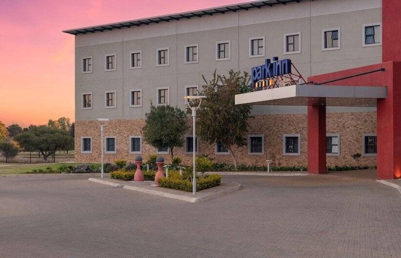 בית מלון כפרי Park Inn By Radisson Polokwane