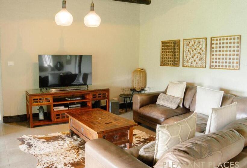 בית מלון כפרי Pleasant Places By Sanaandi