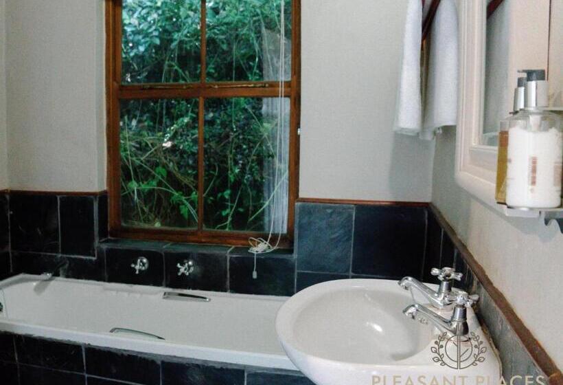 בית מלון כפרי Pleasant Places By Sanaandi