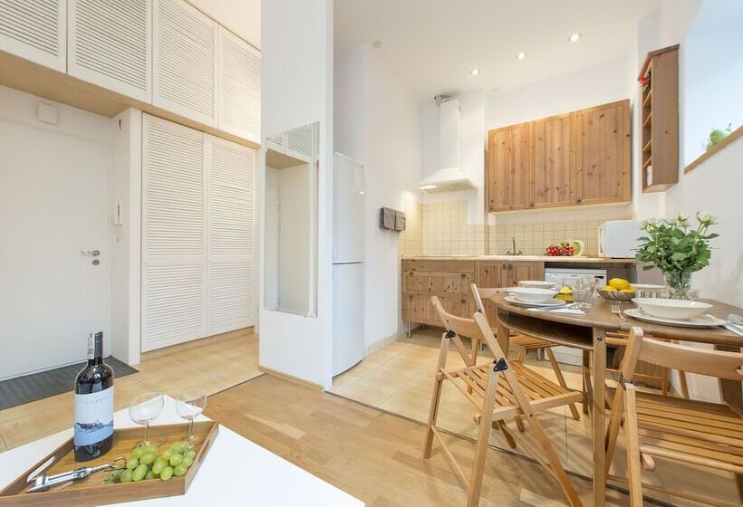 هتل P&o Apartments Plac Zbawiciela