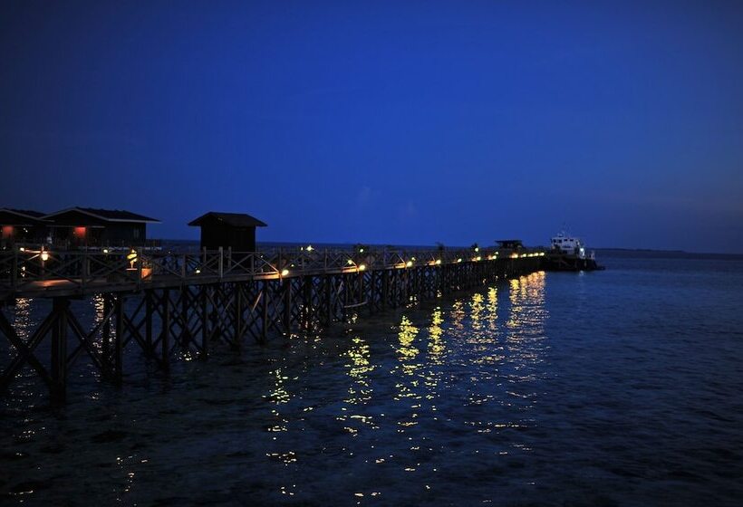 هتل Pom Pom Island Resort