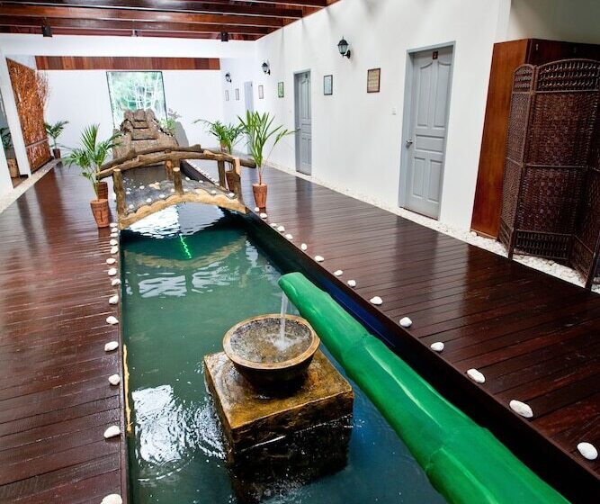 בית מלון כפרי Pom Pom Island Resort