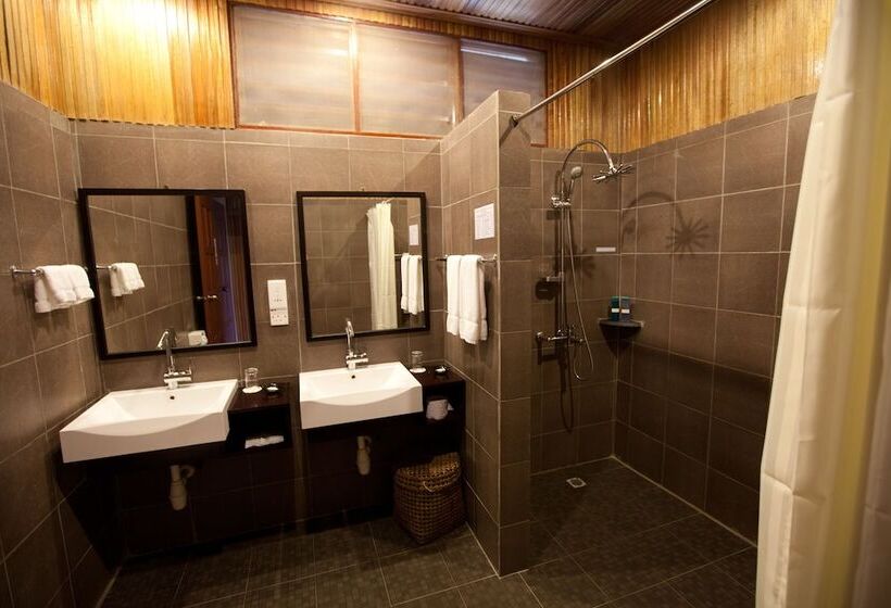 בית מלון כפרי Pom Pom Island Resort