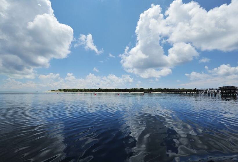 בית מלון כפרי Pom Pom Island Resort