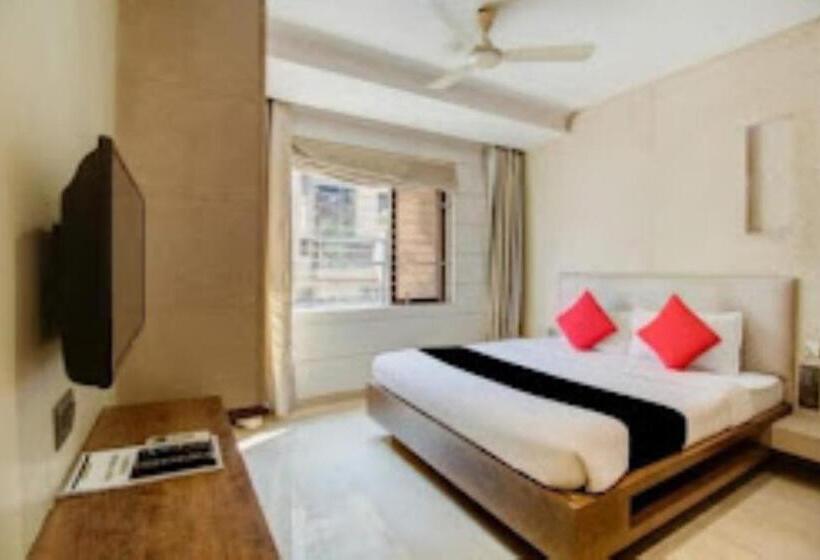 Отель Pratiksha Residency , Nerul