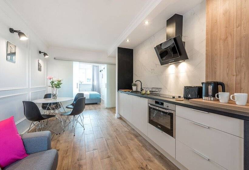 هتل Rondo Onz P&o Apartments