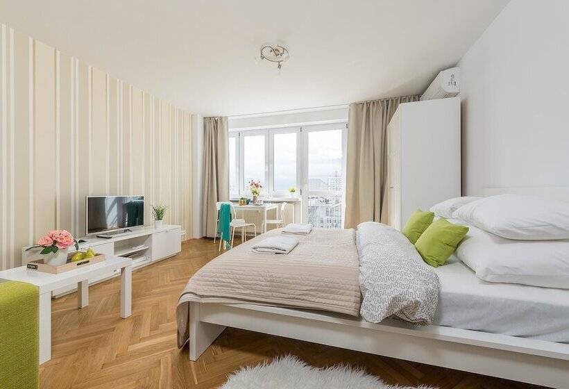 هتل Rondo Onz P&o Apartments