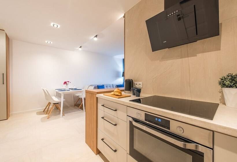 هتل Rondo Onz P&o Apartments