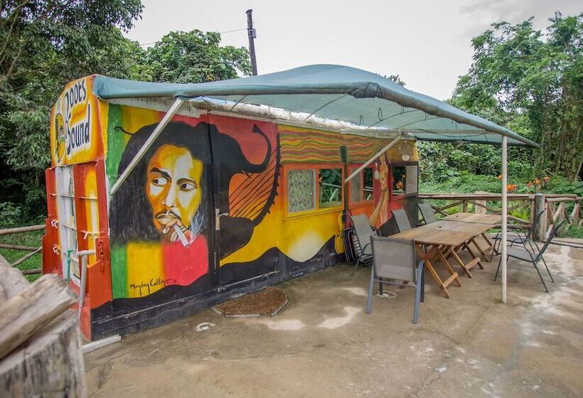 Hotel Roots Retreat And Camping Resort