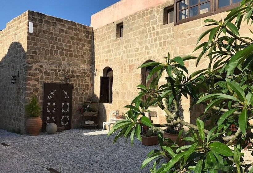 בית מלון כפרי Saint Artemios Boutique