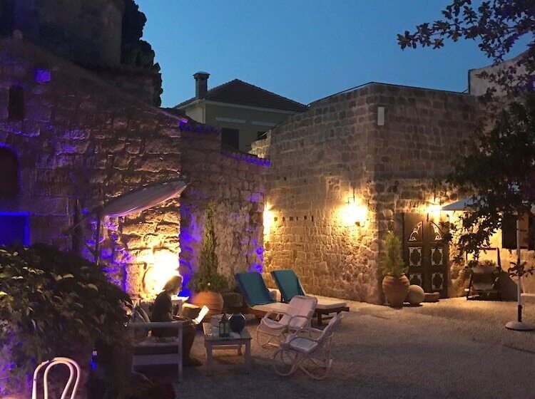 בית מלון כפרי Saint Artemios Boutique