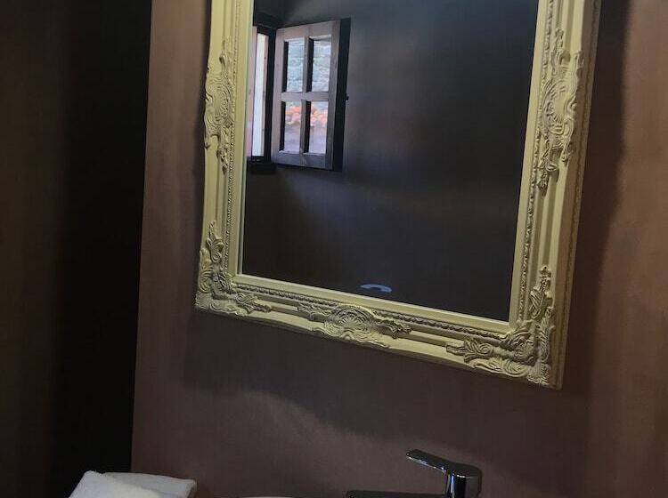 בית מלון כפרי Saint Artemios Boutique