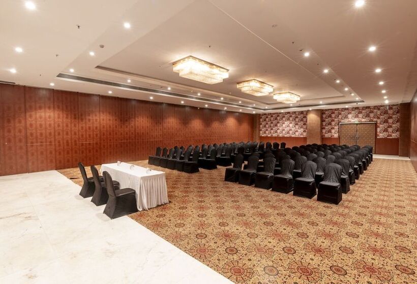 בית מלון כפרי Saya Grand Club & Spa Resort