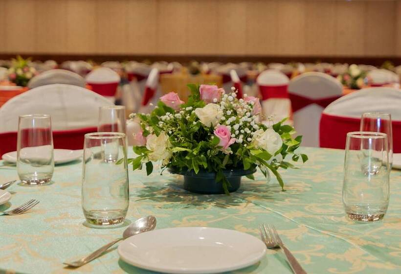 בית מלון כפרי Saya Grand Club & Spa Resort