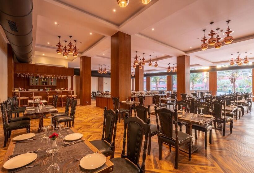 בית מלון כפרי Saya Grand Club & Spa Resort