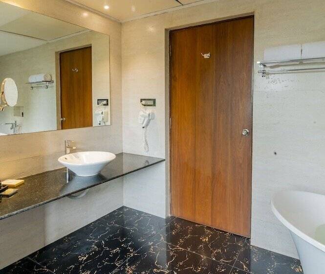 בית מלון כפרי Saya Grand Club & Spa Resort