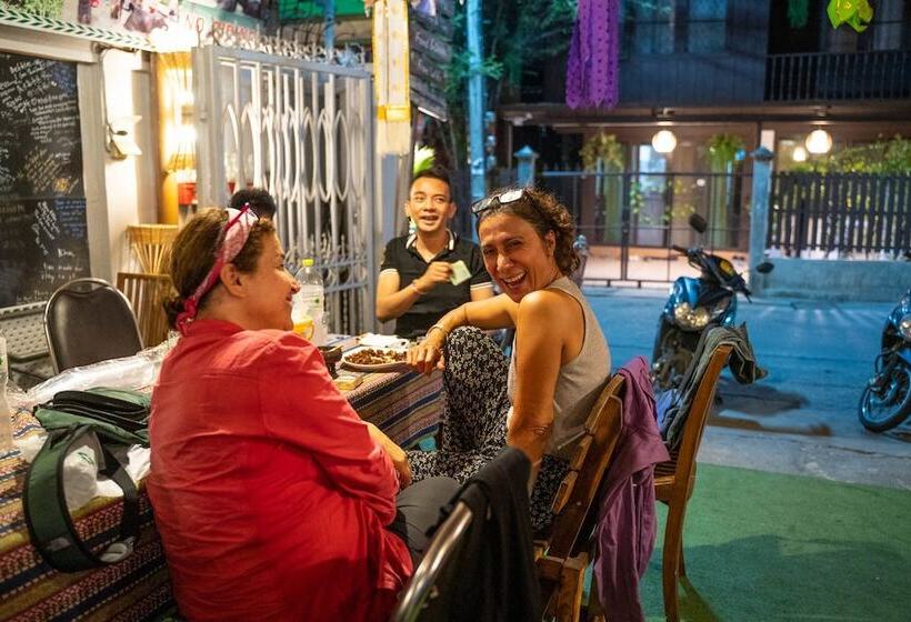 בית מלון כפרי Thailand Wow Guesthouse   Hostel   Adults Only