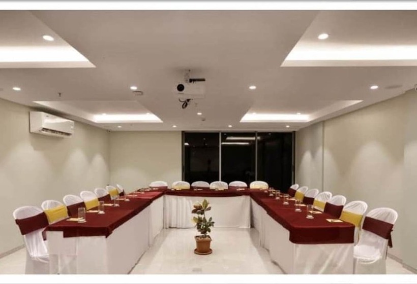 هتل The Flora Grand