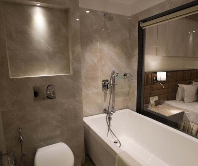 هتل The Flora Grand