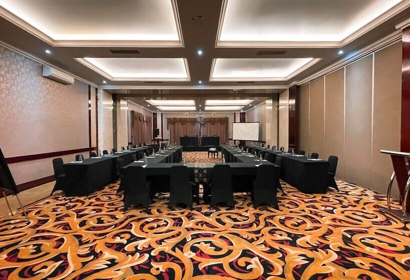 The Grantage Hotel & Sky Lounge