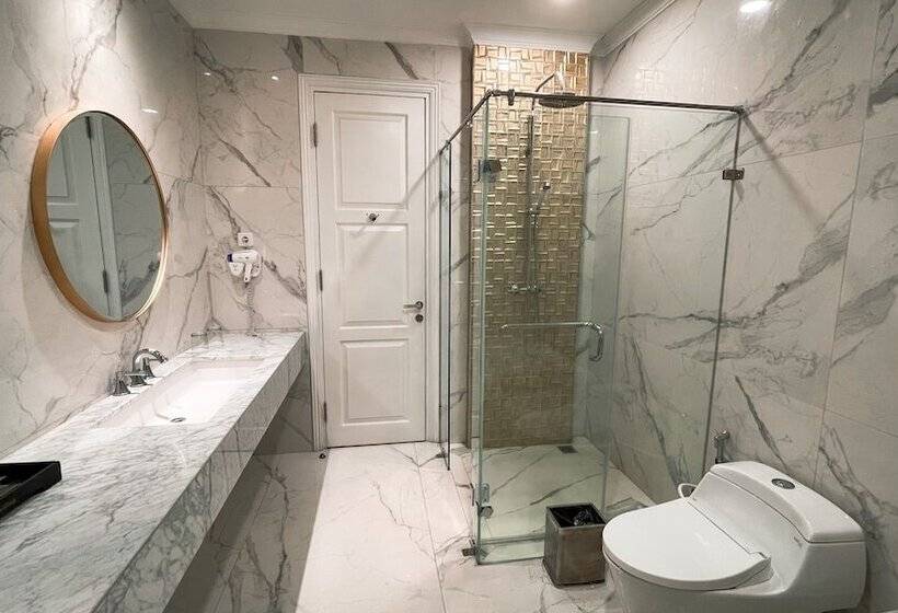 The Grantage Hotel & Sky Lounge