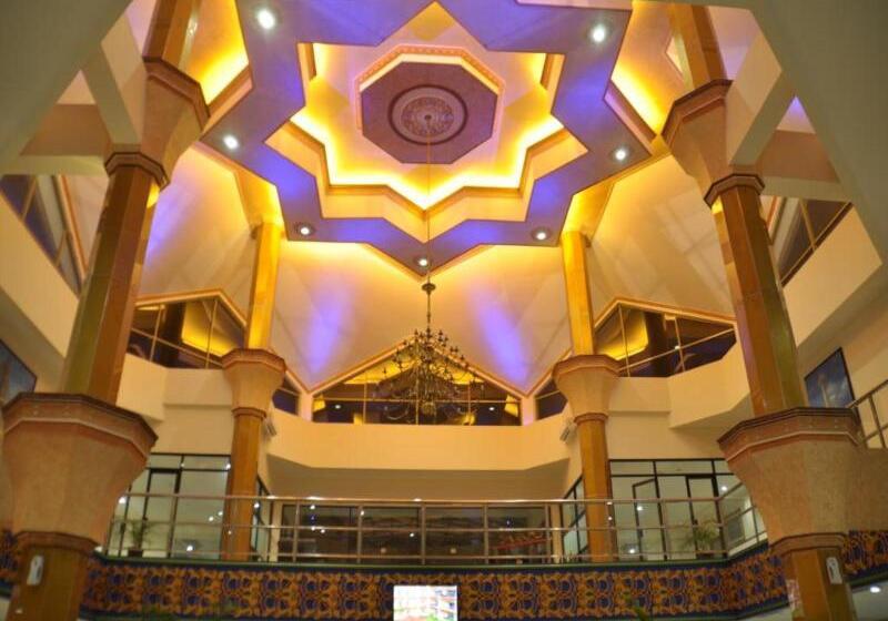 فندق Yusro  Restaurant & Convention