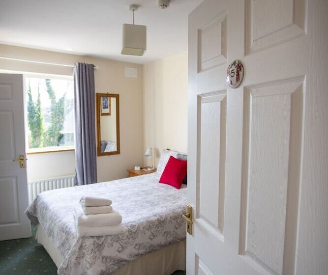 住宿加早餐  Avoca House