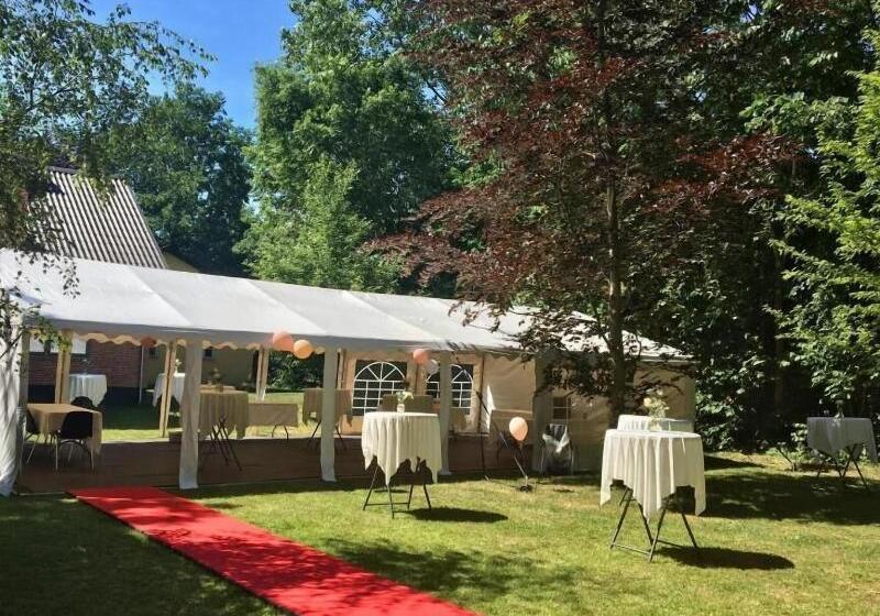 تختخواب و صبحانه Herstedly