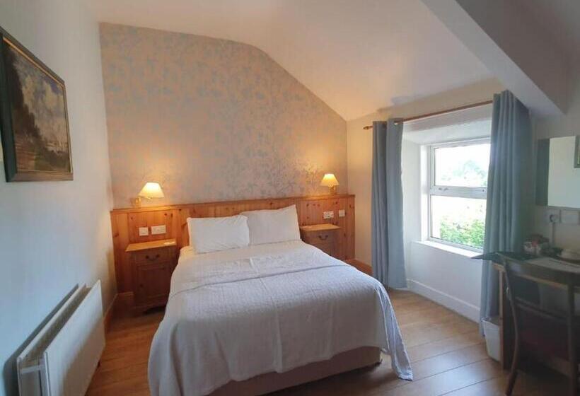 مبيت وإفطار The Old Bank Bruff Family Town House