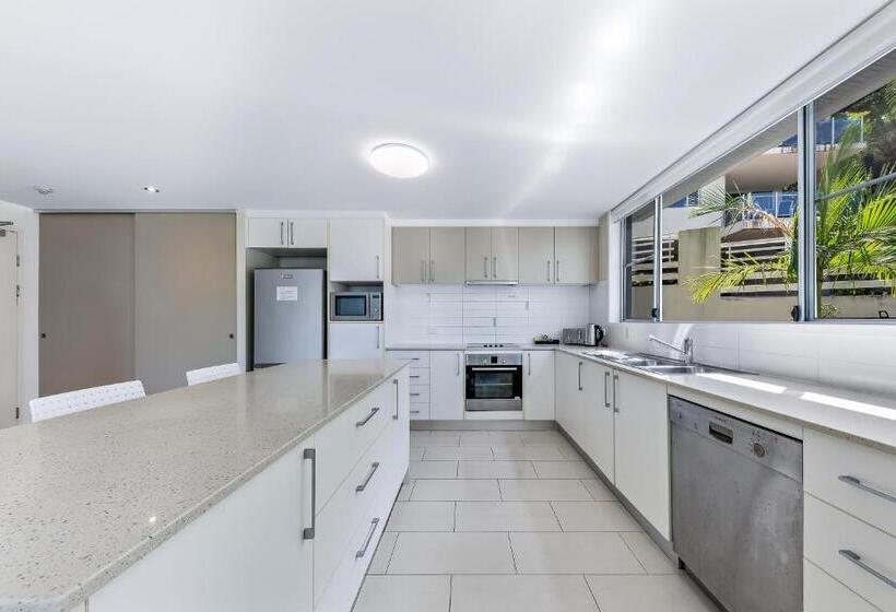 هتل Airlie Summit Apartments