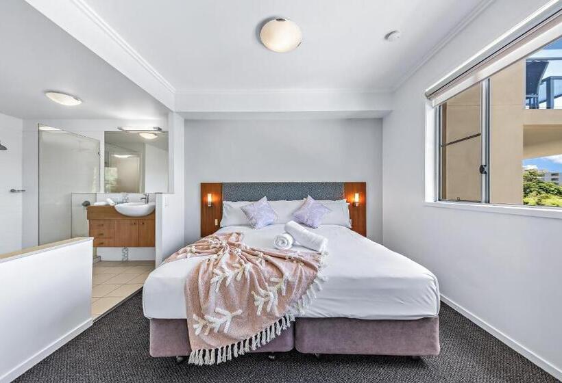 هتل Airlie Summit Apartments