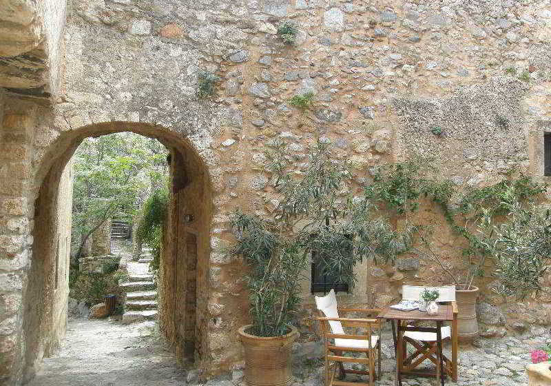 هتل Alkmini Monemvasia Castle House