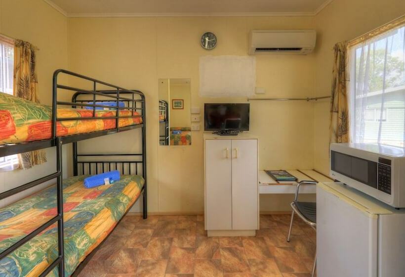 בית מלון כפרי Batchelor Holiday Park