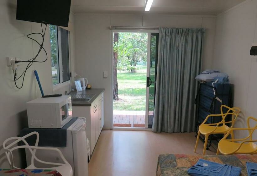 בית מלון כפרי Batchelor Holiday Park