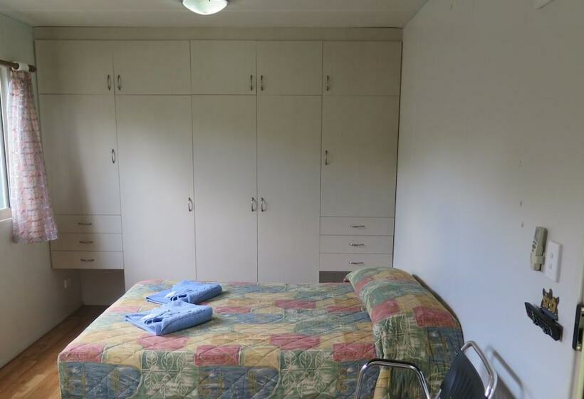 בית מלון כפרי Batchelor Holiday Park