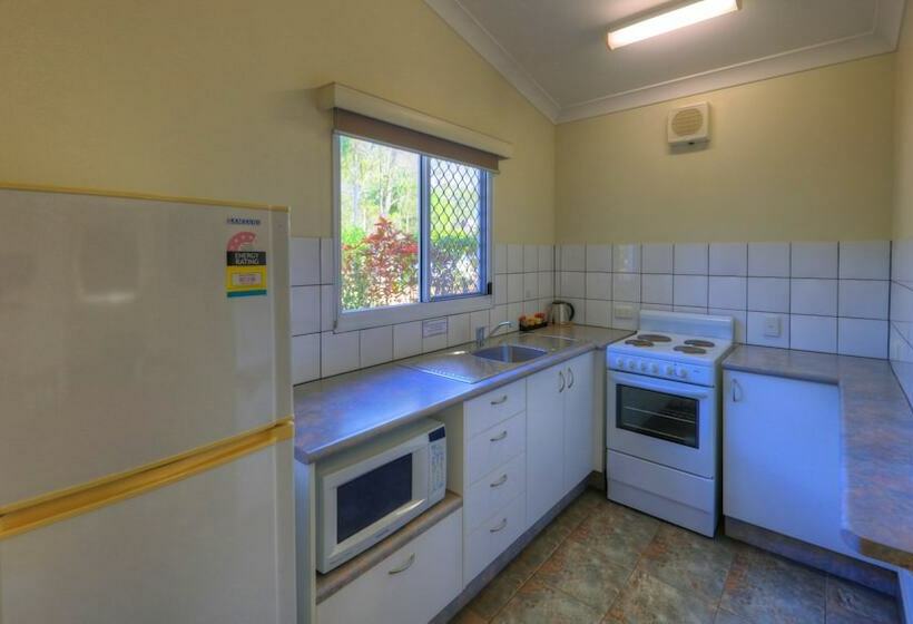 هتل Batchelor Holiday Park