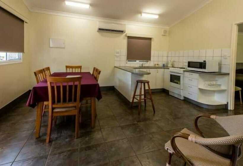 בית מלון כפרי Batchelor Holiday Park